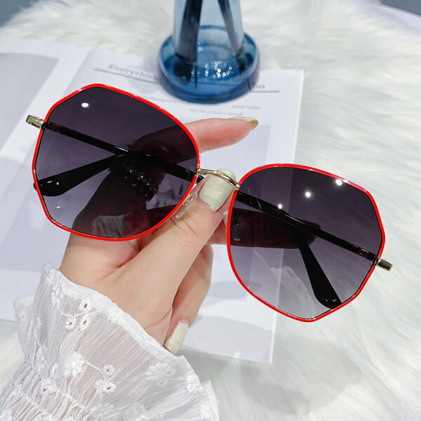 Vintage Rimless Alloy Aviation Pilot Sunglasses for Men 2023 Brand Gradient Sun Glasses Female Metal Oval Shades Black Brown - Image 4