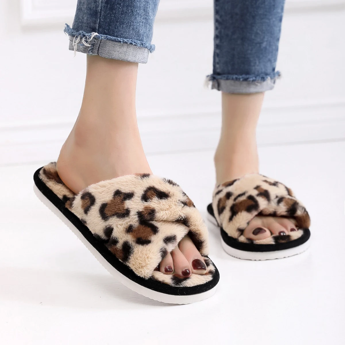Autumn Winter Leopard Print Slippers Women's Fashion Plush Fur Slides Home Flip Flops Indoor Warm EVA Anti Slip Living Room Shoe Autumn Winter Leopard Print Slippers Women's Fashion Plush Fur Slides Home Flip Flops Indoor Warm EVA Anti Slip Living Room Shoe