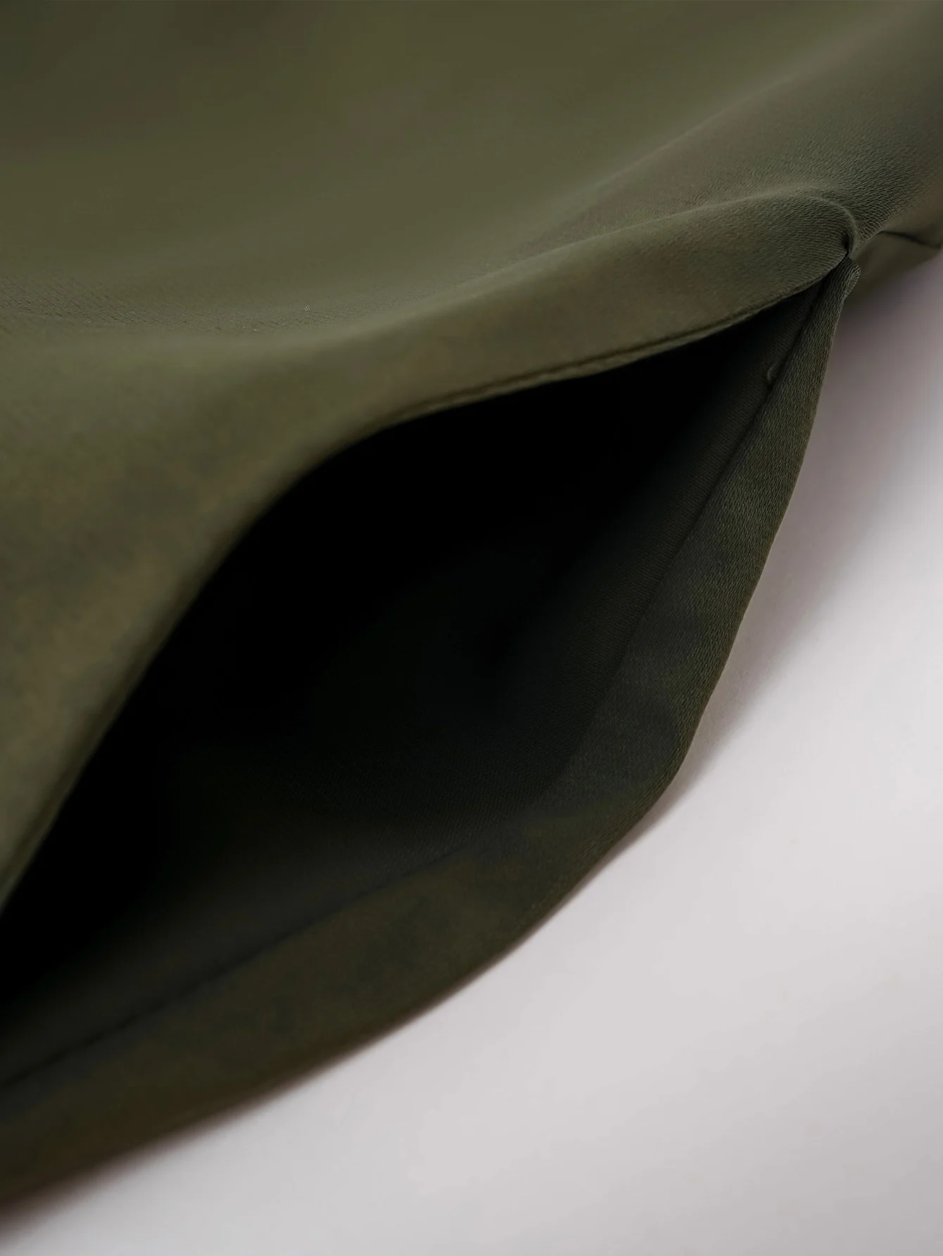 Muslim Womens Black Abaya with Gold Heart Loose Robe for Islamic Modest Fashion Daily Wear Prayers Weddings Religious Events