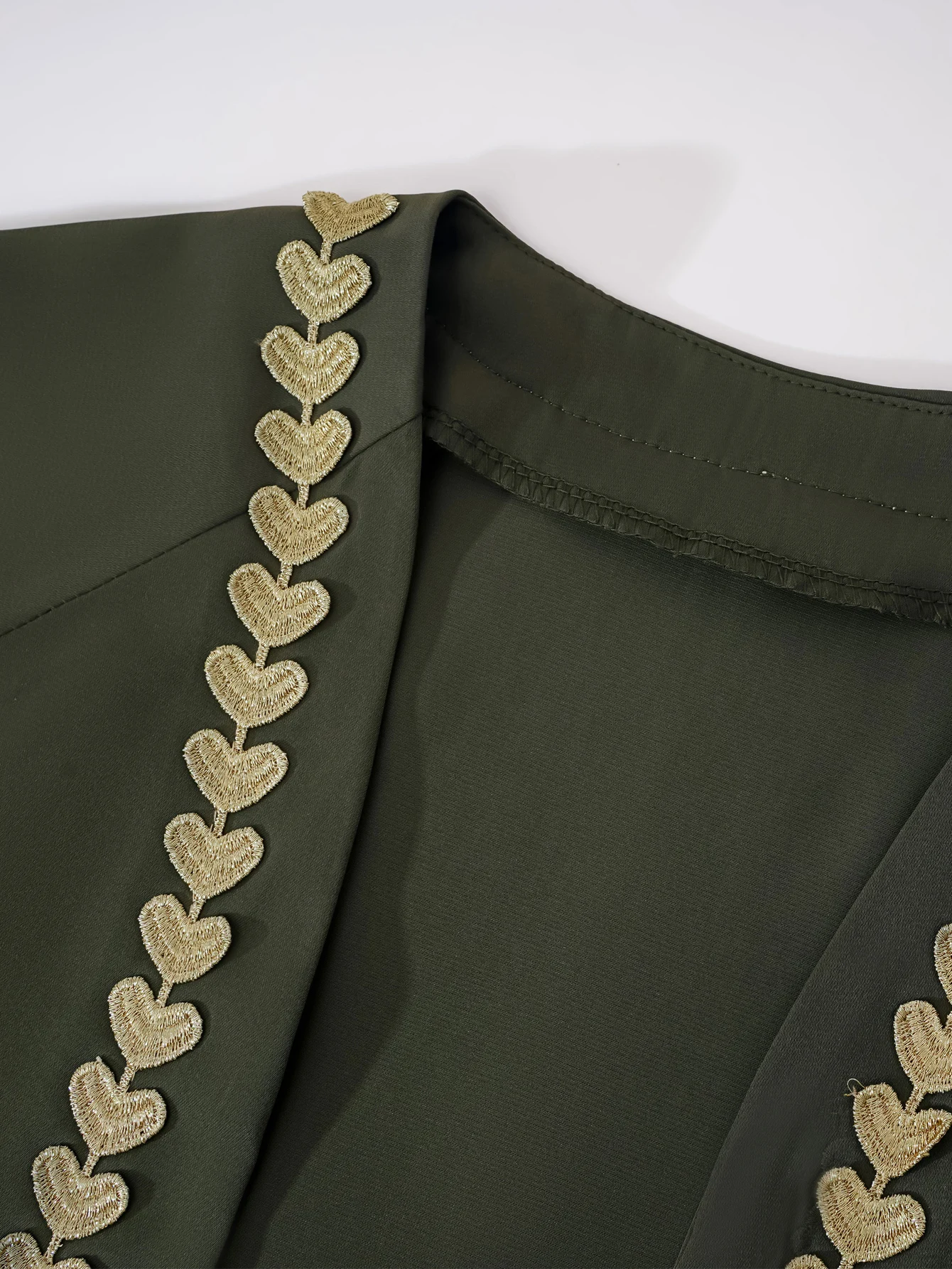 Muslim Womens Black Abaya with Gold Heart Loose Robe for Islamic Modest Fashion Daily Wear Prayers Weddings Religious Events